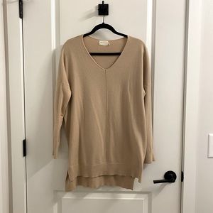Vici v neck camel sweater